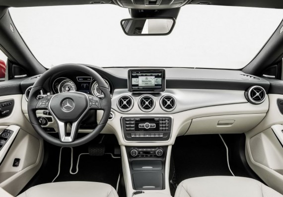 Foto interni chiari nuova Mercedes CLA 2013
