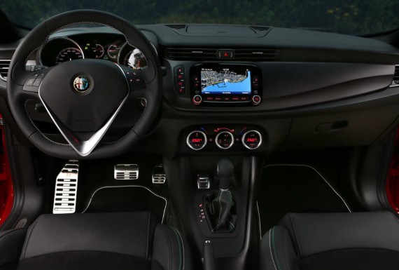 Foto interni Alfa Romeo Giulietta Quadrifoglio Verde 2014