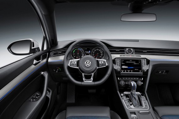Foto interni nuova Passat GTE Ibrida 2015