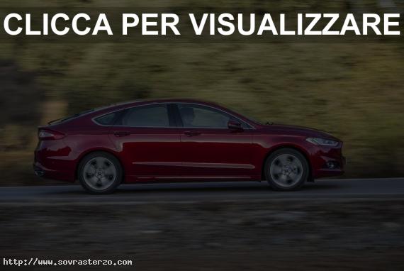 Foto fiancata nuova Ford Mondeo Berlina 2015