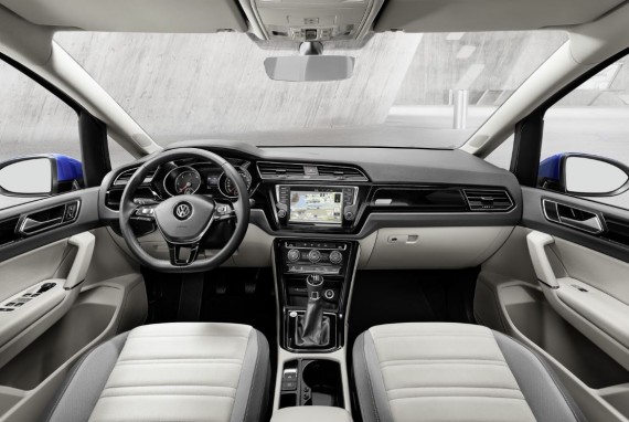 Immagine interni nuova Touran 2015