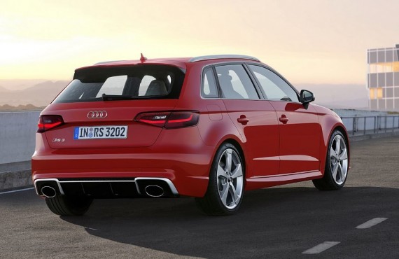 Foto posteriore nuova Audi RS3 Sportback 2015