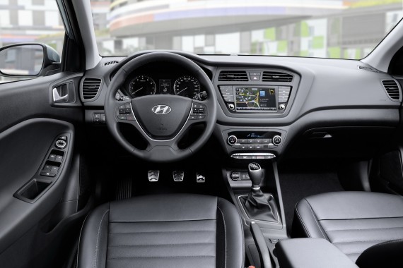Plancia e volante nuovo crossover Hyundai i20 Active