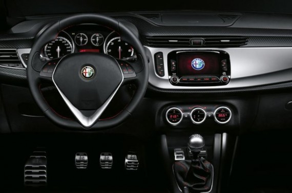 Volante e Plancia nuova Alfa Romeo Giulietta Sprint Speciale 2015
