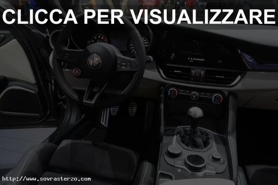 Volante sportivo nuova Alfa Romeo Giulia QV