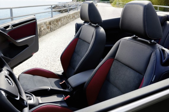 Abitacolo nuova Volkswagen Golf GTI Cabrio 2016