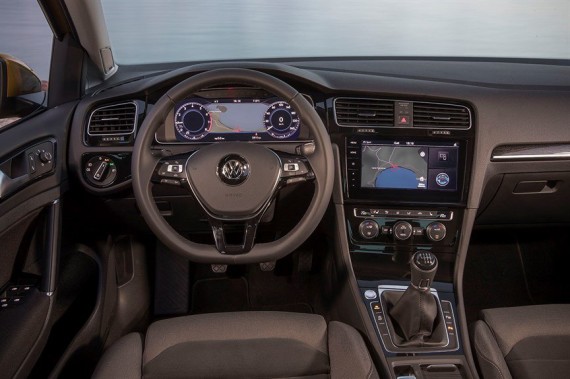 Volante e schermo touch nuova Golf